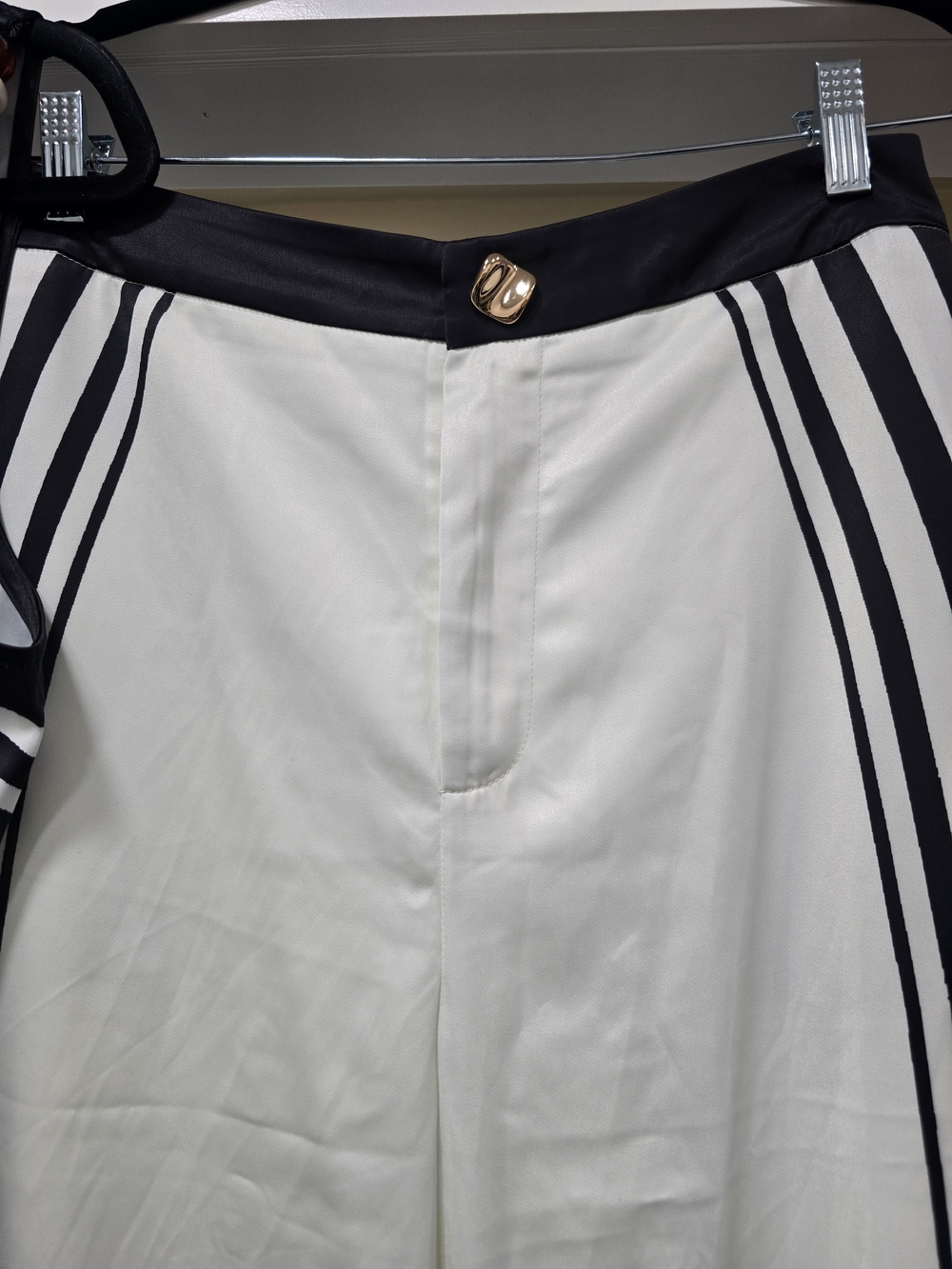 Commense Black & White Wide-Leg Two-Piece Set - Picture 4 of 11